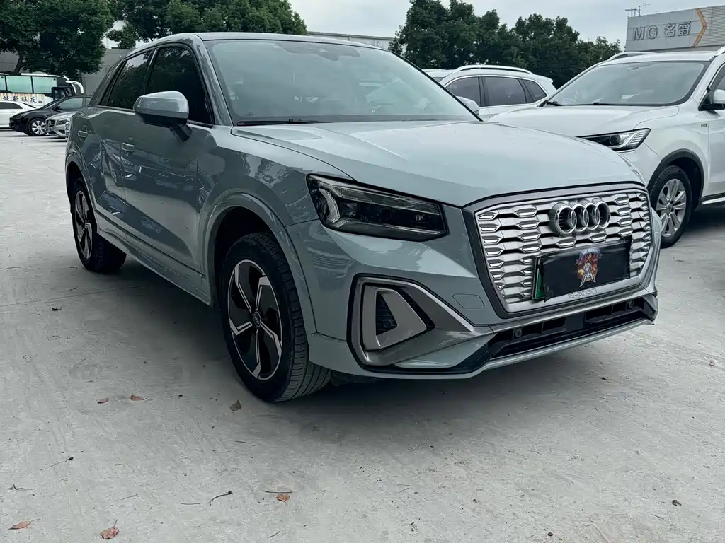 Audi Q2L e-tron — миниатюра 3