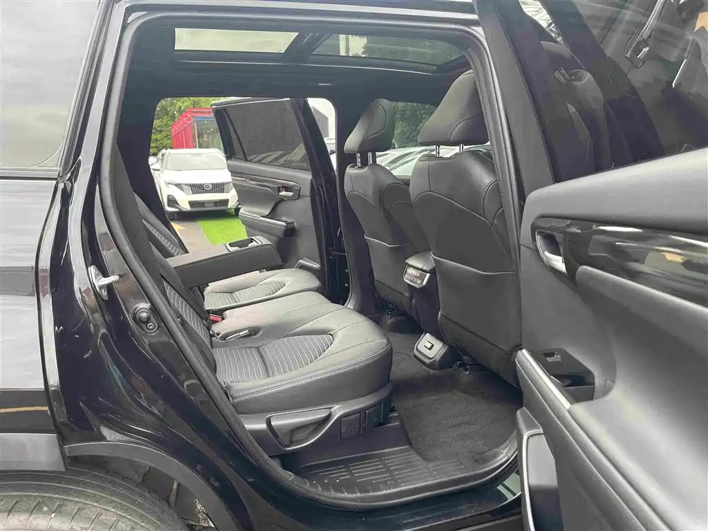 Toyota Crown Kluger — миниатюра 17