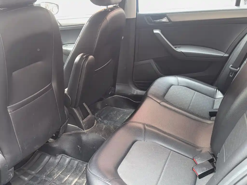 Volkswagen Santana — миниатюра 8