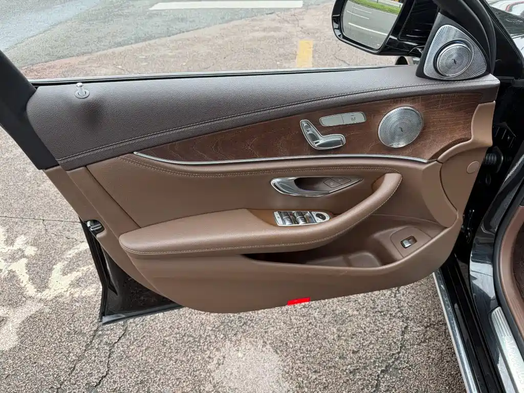 Mercedes-Benz E-Class — миниатюра 6