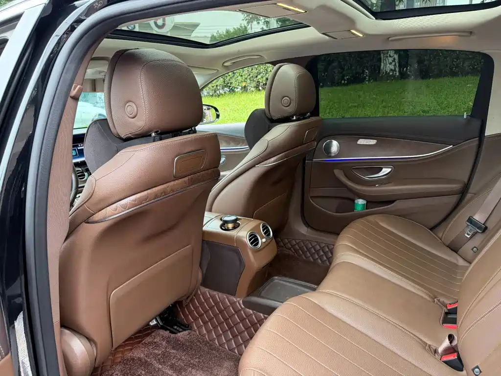 Mercedes-Benz E-Class — миниатюра 11