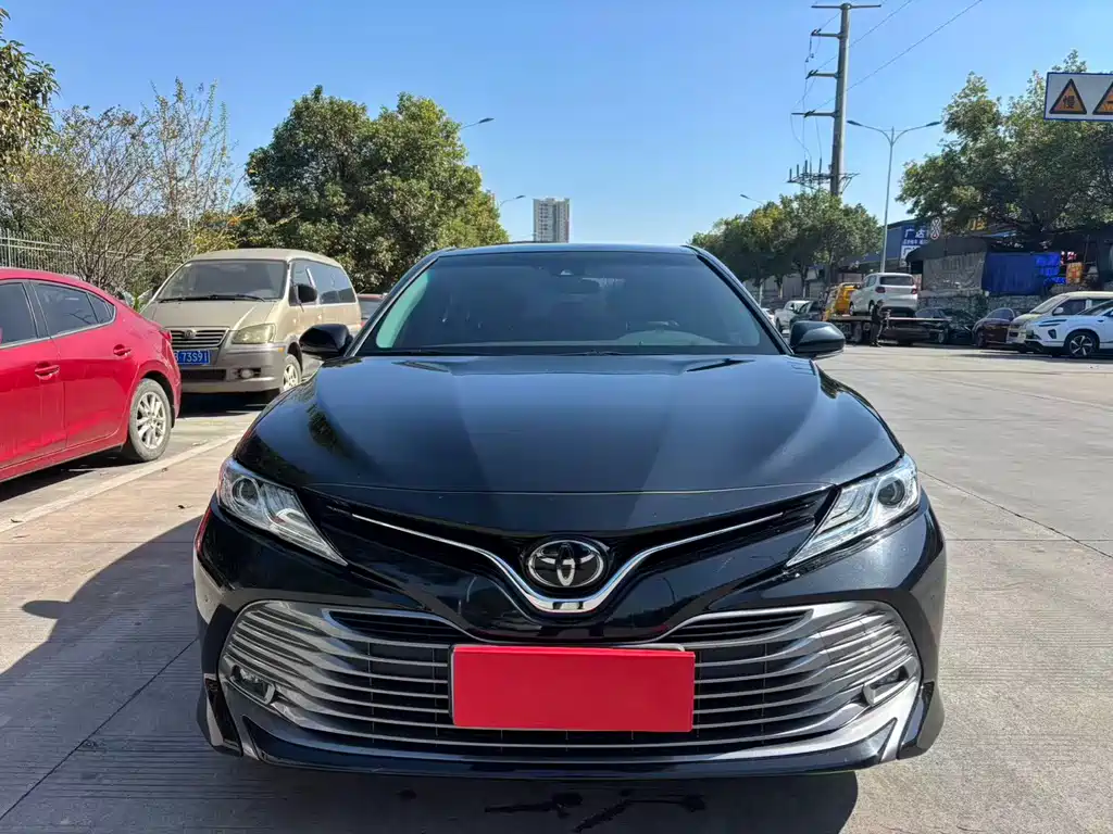 Toyota Camry 2019 2.0G Luxury