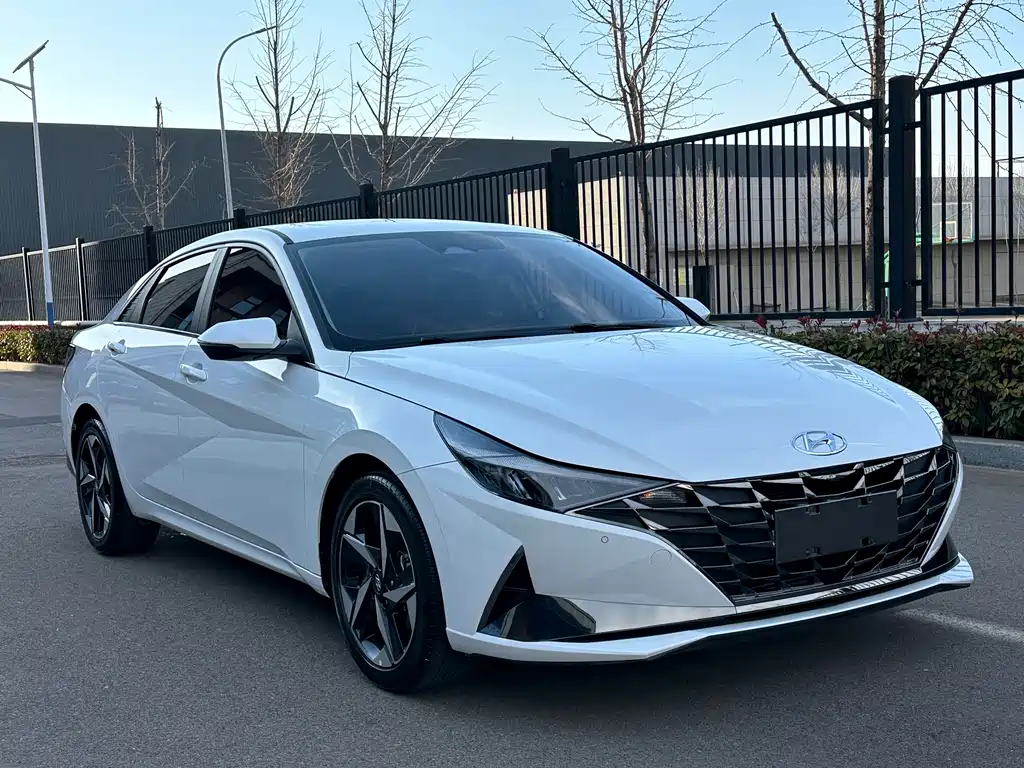 HYUNDAI ELANTRA