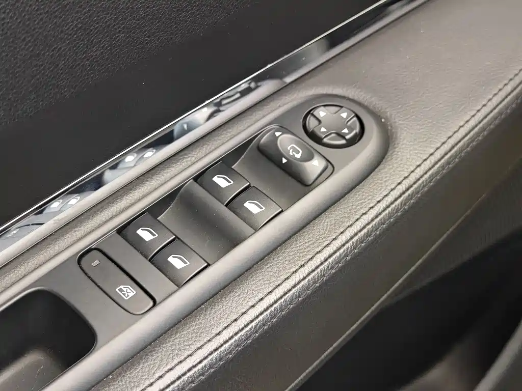 Peugeot 3008 2015 2.0L AT
