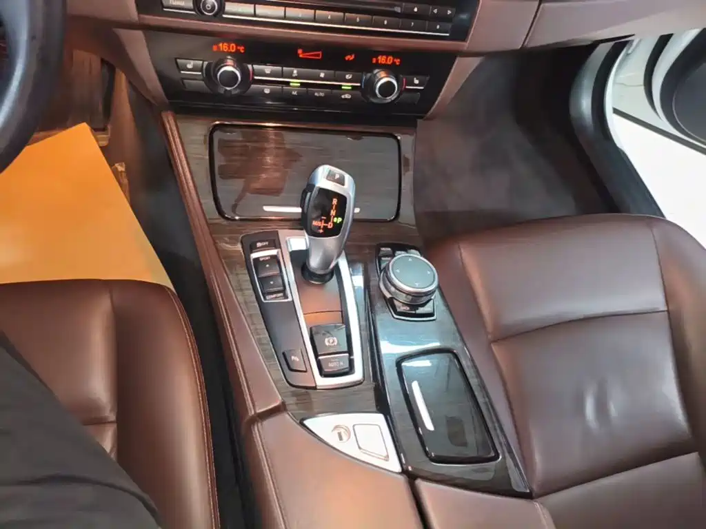 BMW 5 Series — миниатюра 14