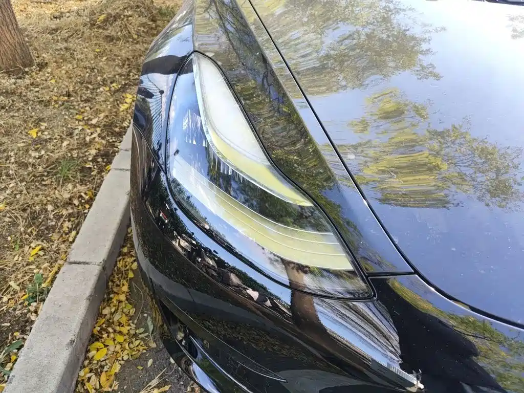 Tesla Model 3 — миниатюра 7