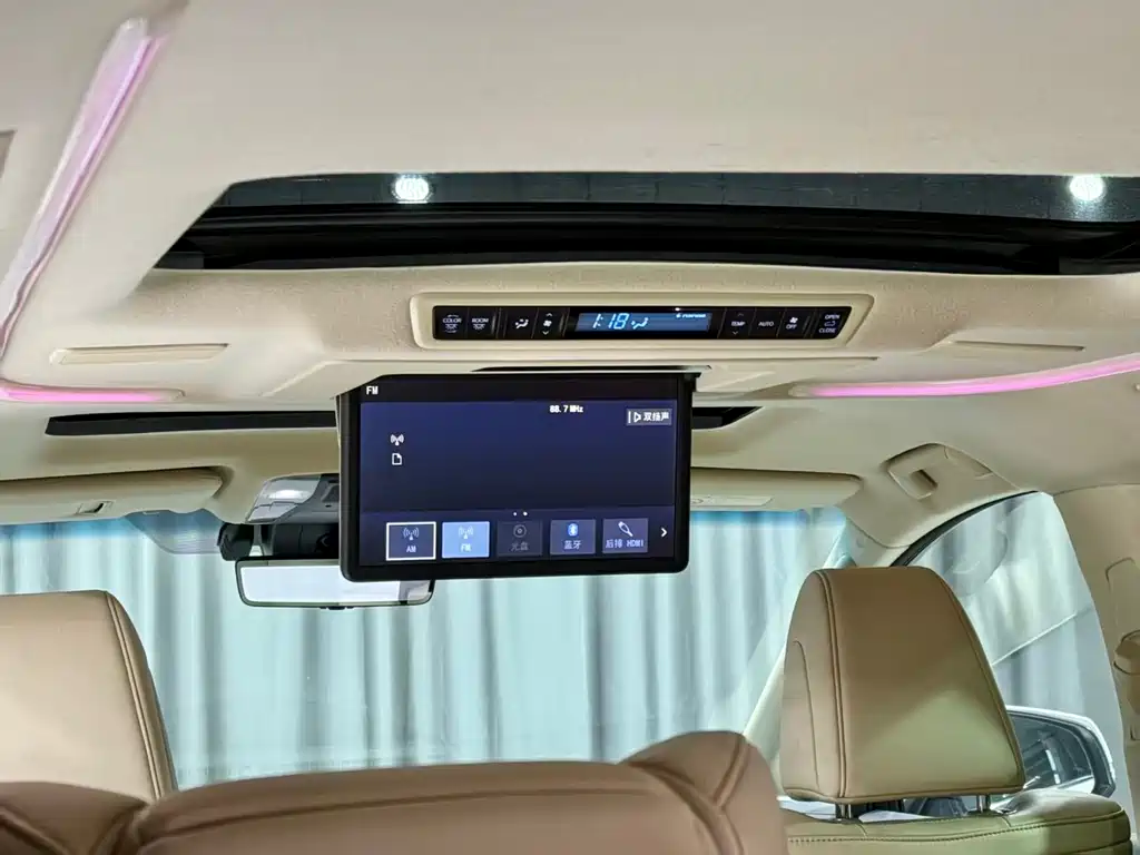 Toyota Alphard — миниатюра 5