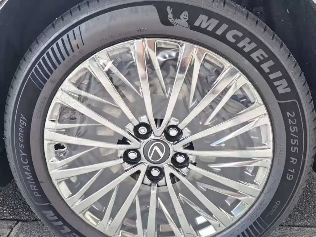 Lexus LM — миниатюра 11