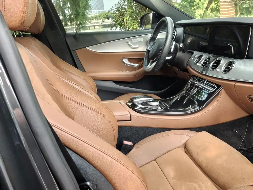 Mercedes-Benz E-Class — миниатюра 7