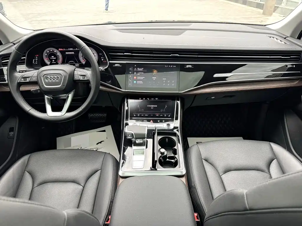 Audi Q7 2023 45 TFSI quattro S line Sport