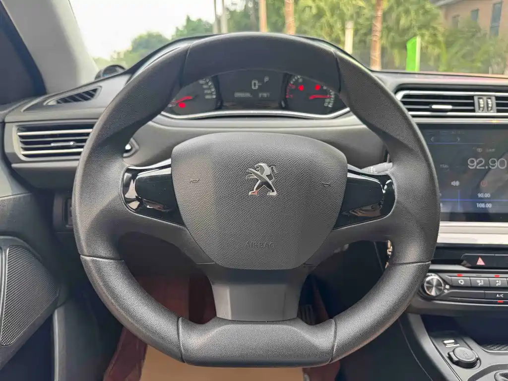 Peugeot 308 — миниатюра 9