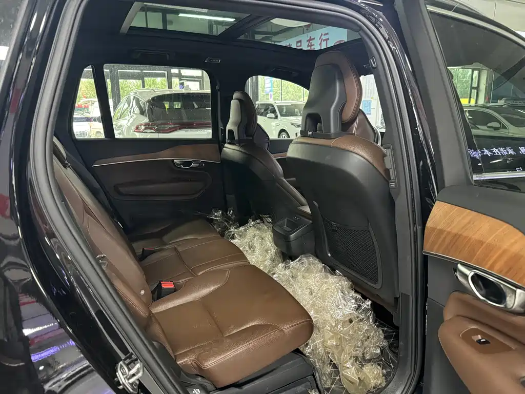 Volvo XC90 — миниатюра 9