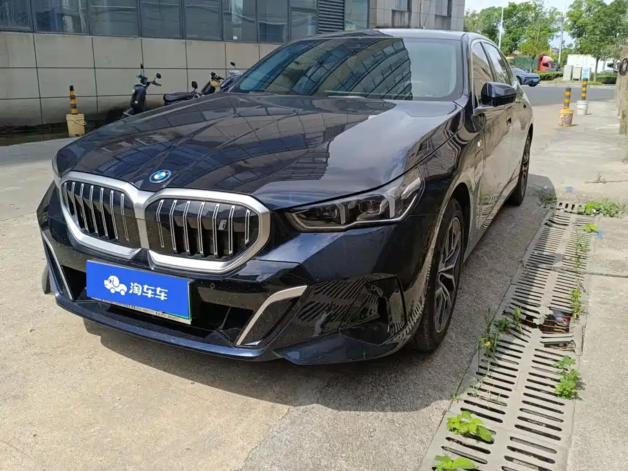 宝马i5 2024款 eDrive 35L M运动套装 2025