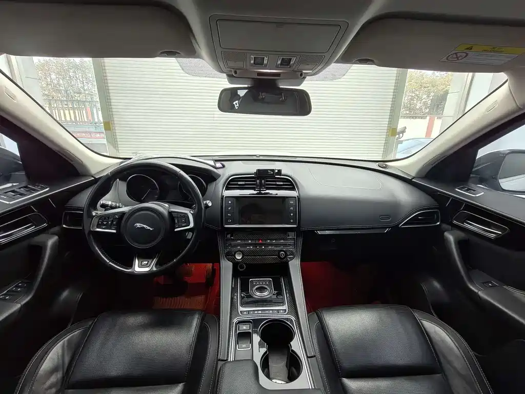 Jaguar F-PACE — миниатюра 12