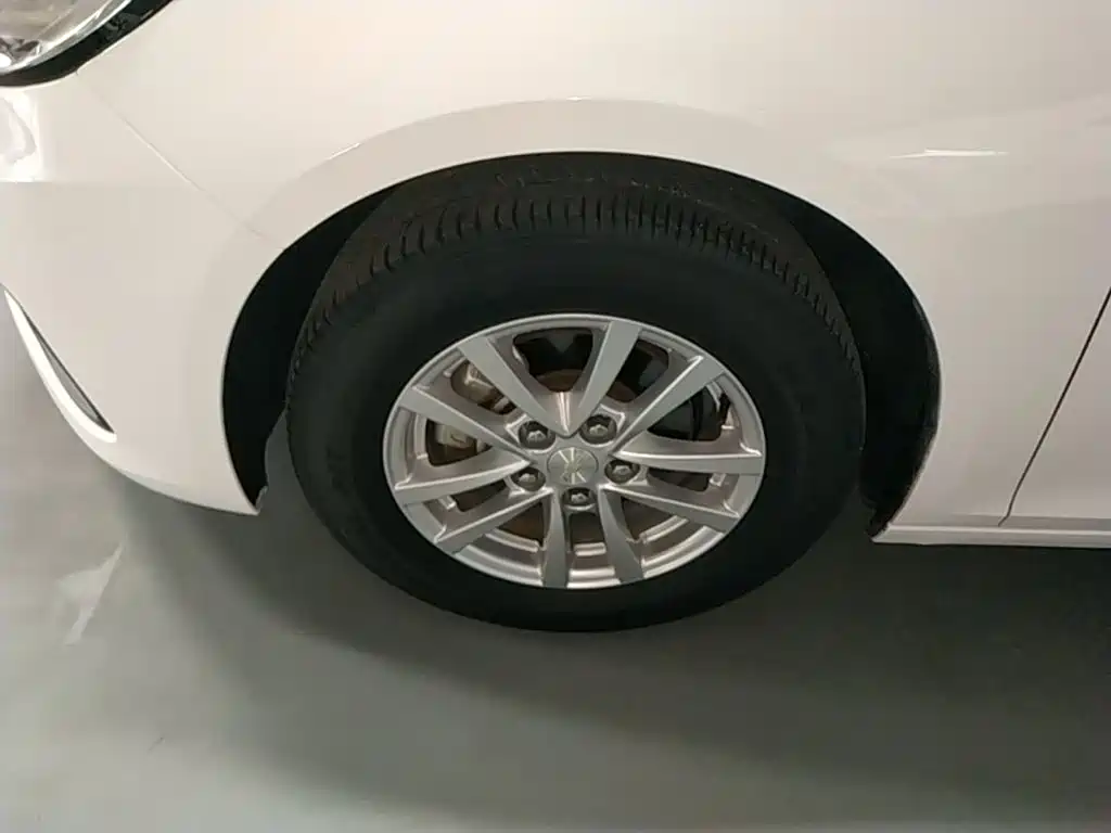 Chevrolet Malibu — миниатюра 23
