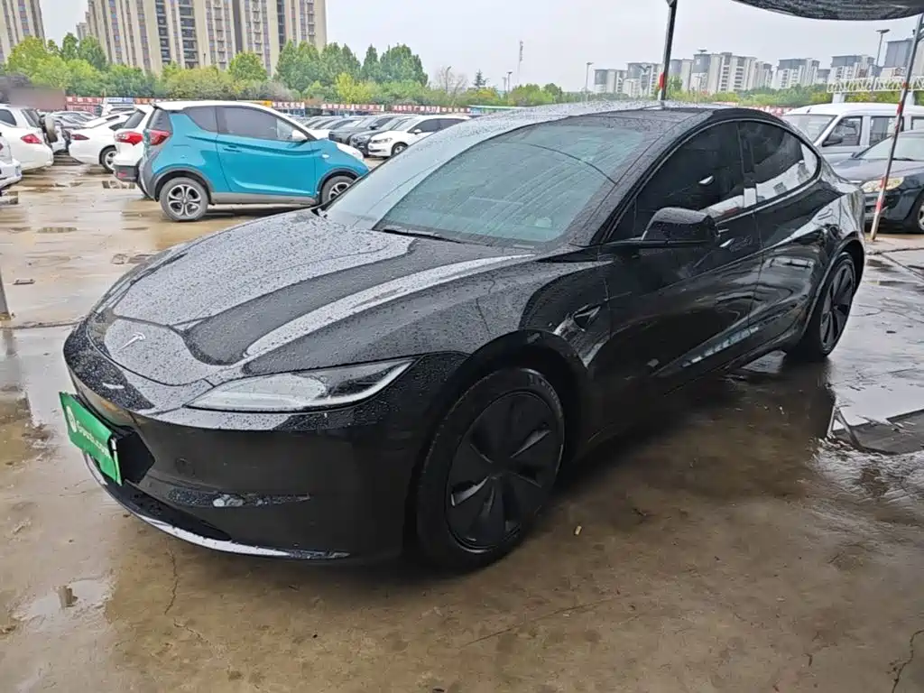 Tesla Model 3 — миниатюра 2