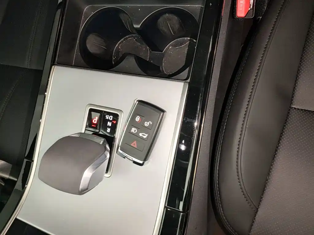 Land Rover Velar — миниатюра 9