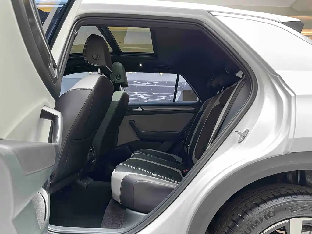 Volkswagen T-Roc — миниатюра 11