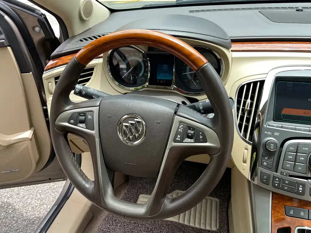 Buick LaCrosse — миниатюра 12