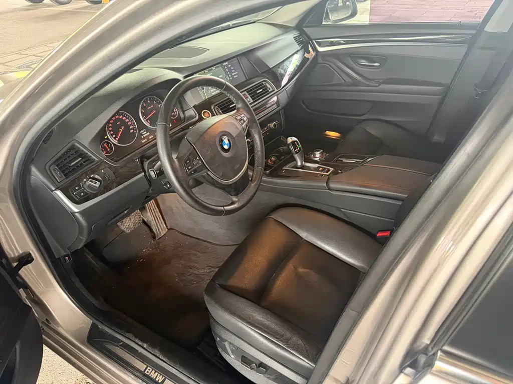 BMW 5 Series — миниатюра 6