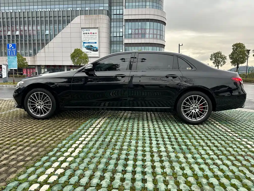 Mercedes-Benz E-Class — миниатюра 4