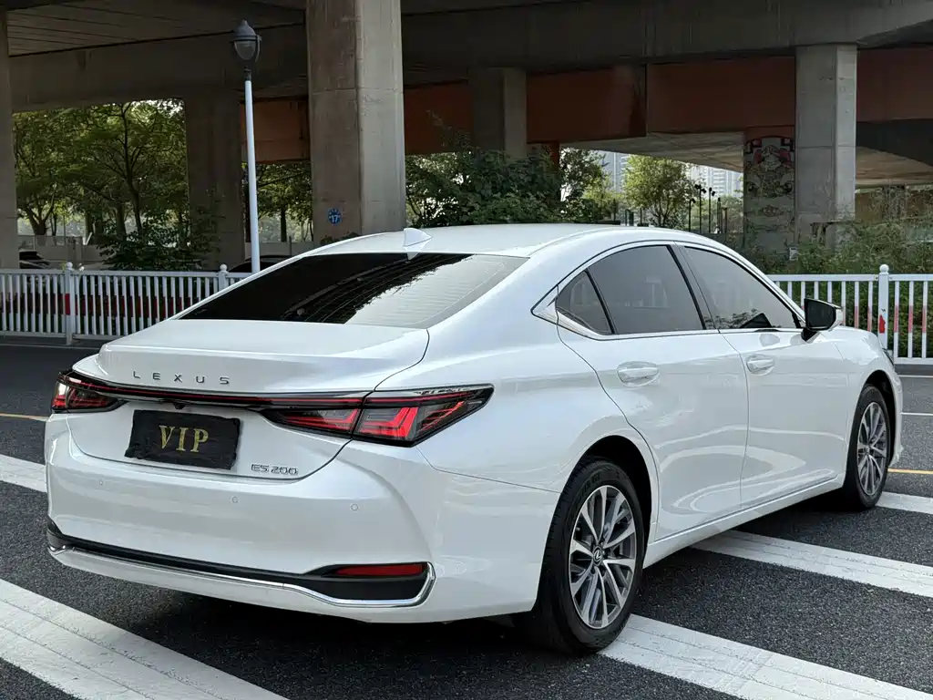 Lexus ES — миниатюра 12