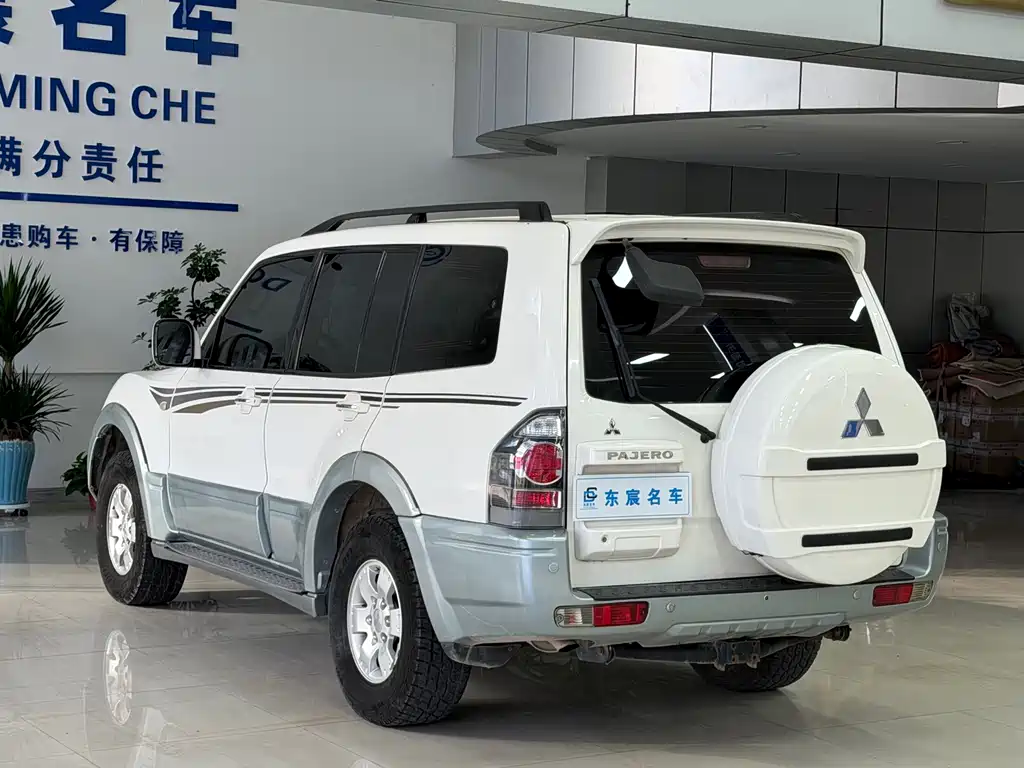 Mitsubishi Pajero — миниатюра 10