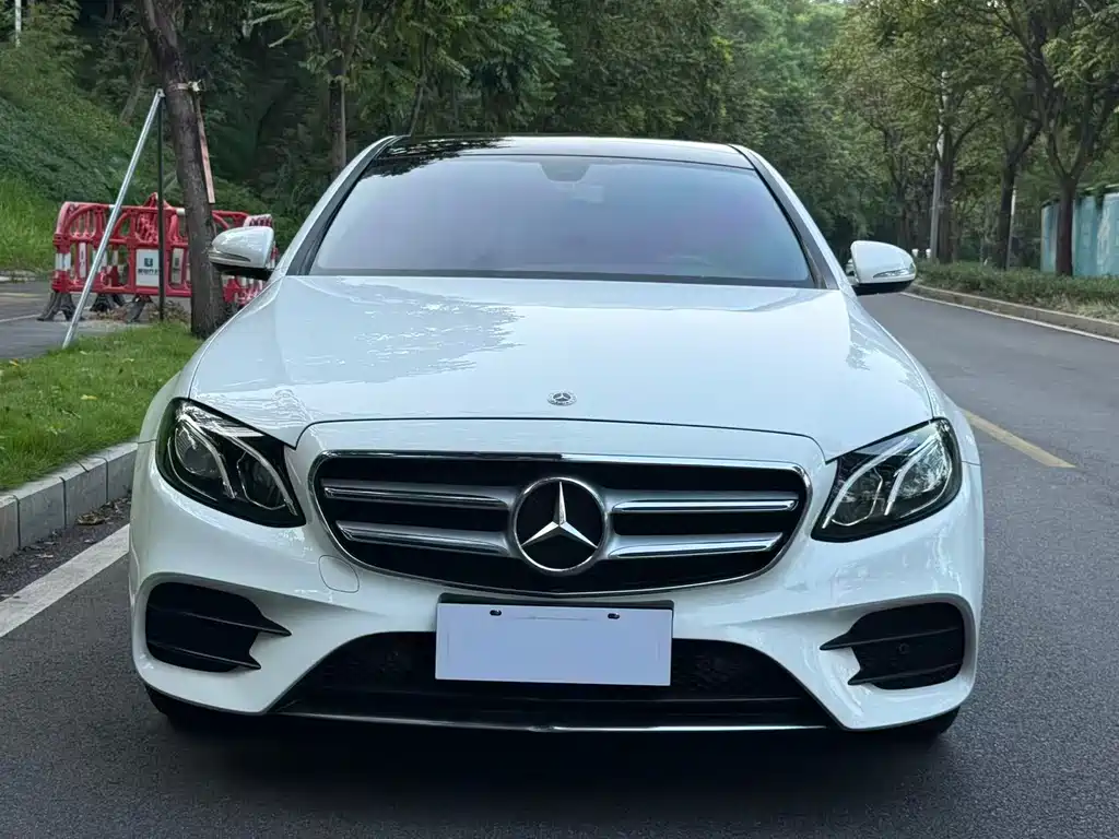 Mercedes-Benz E-Class — миниатюра 2
