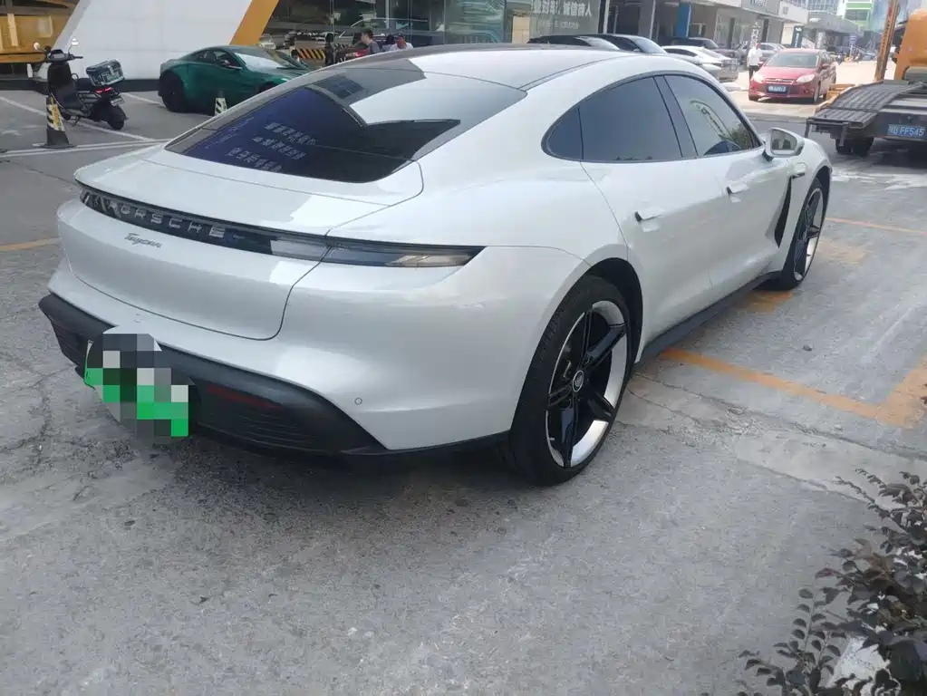 Porsche Taycan — миниатюра 9