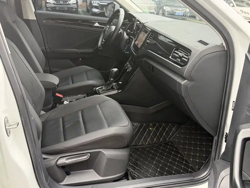 Volkswagen T-Roc — миниатюра 4