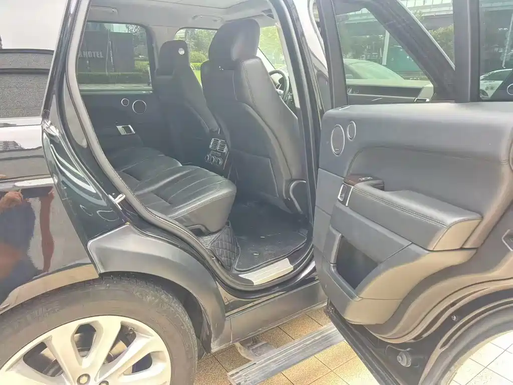 Land Rover Range Rover — миниатюра 4