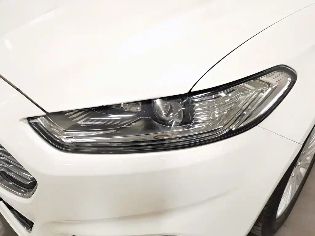 Ford Mondeo — миниатюра 7
