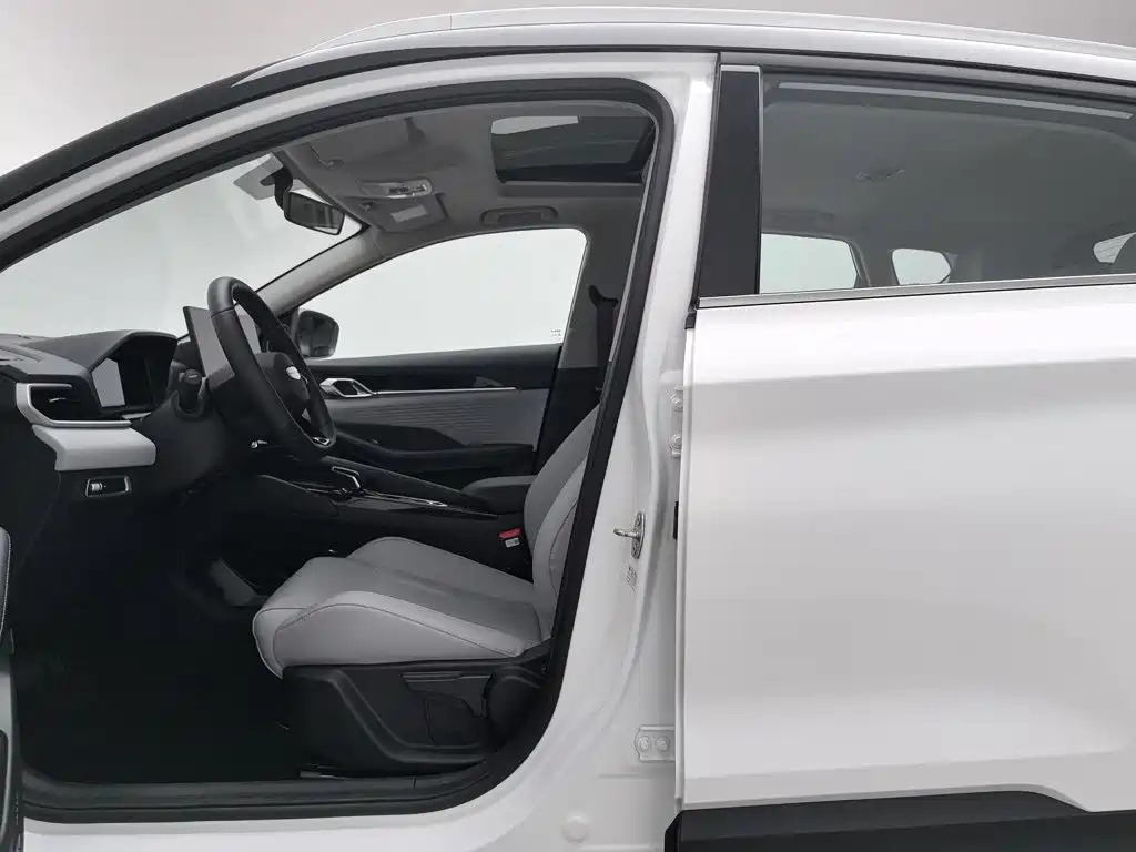 Geely Binyue — миниатюра 10
