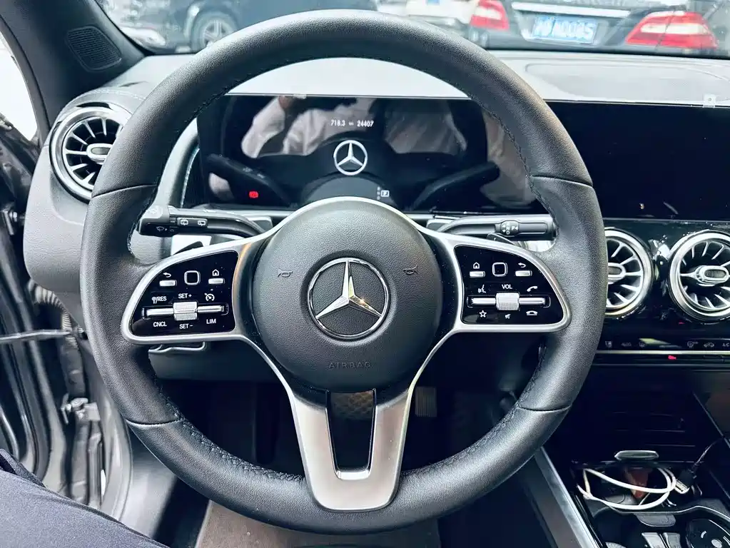 Mercedes-Benz GLB — миниатюра 8