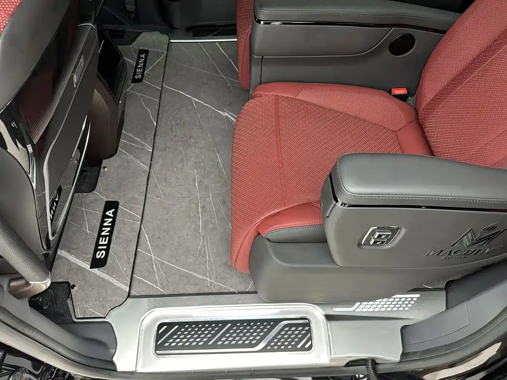Toyota Sienna — миниатюра 23