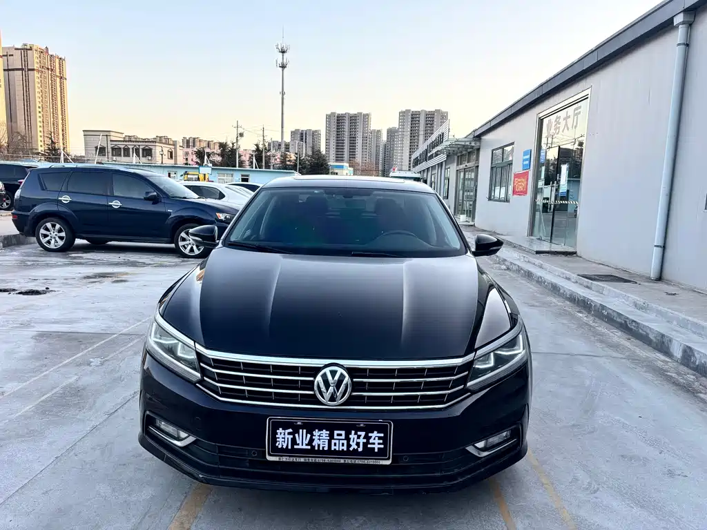 VOLKSWAGEN PASSAT