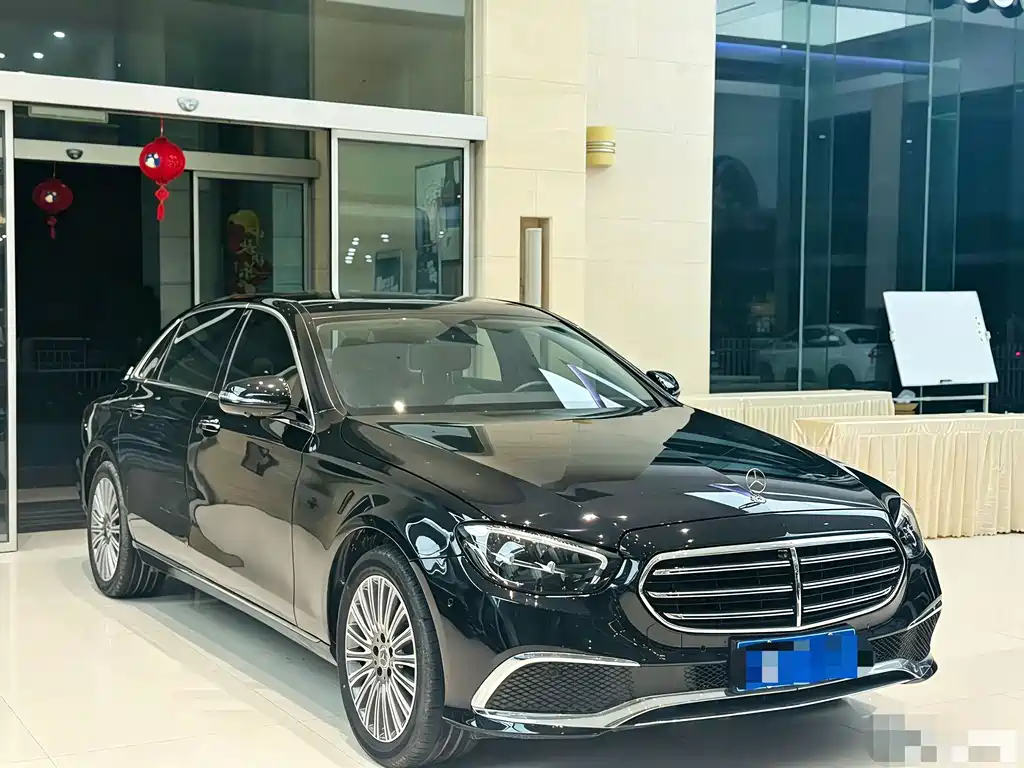 Mercedes-Benz E-Class — миниатюра 2
