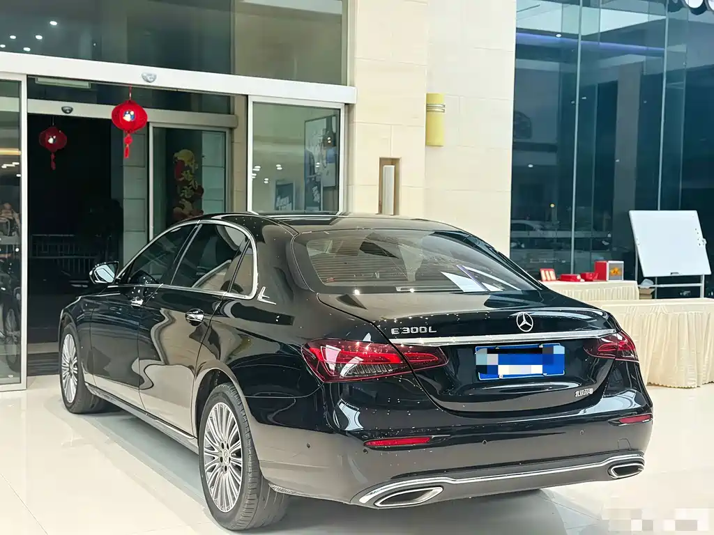 Mercedes-Benz E-Class — миниатюра 6