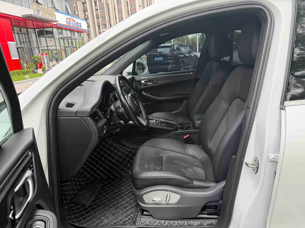 Porsche Macan — миниатюра 10