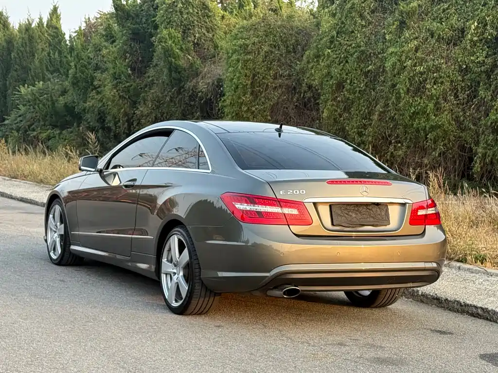 Mercedes-Benz E-Class (Import) — миниатюра 4
