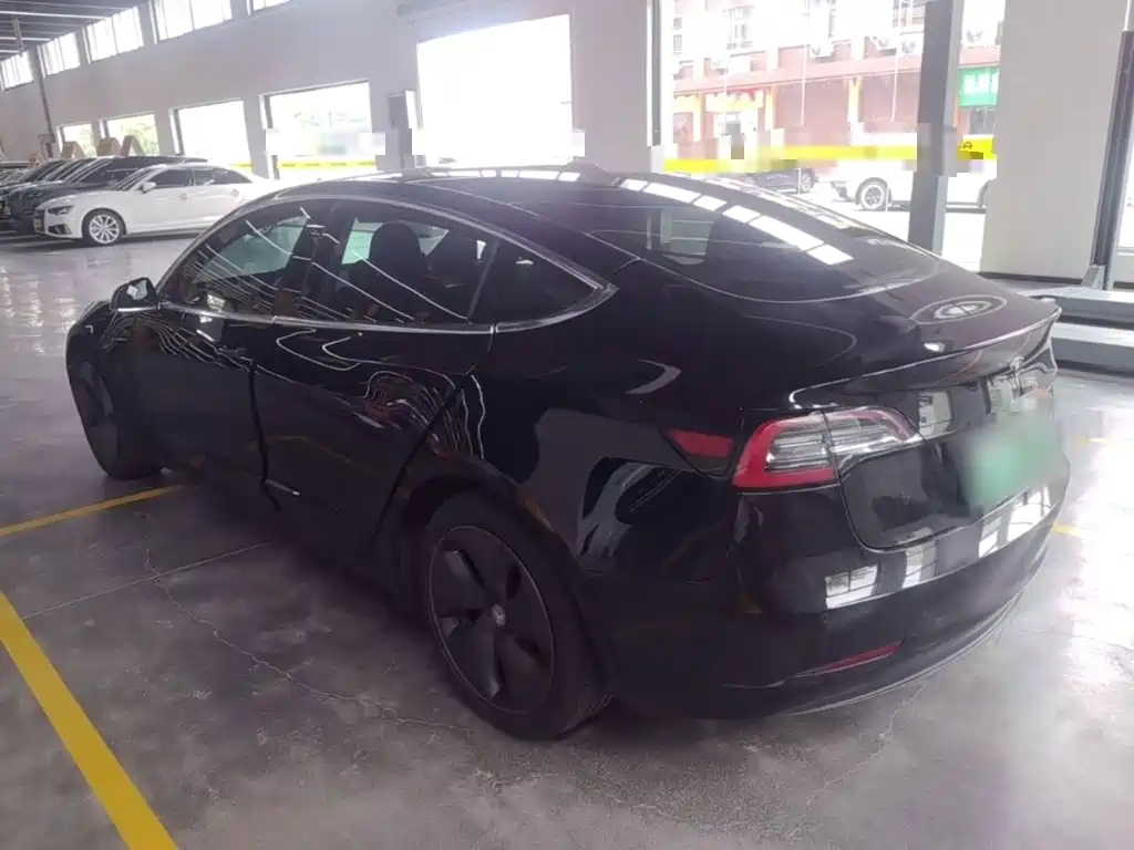 Tesla Model 3 — миниатюра 5
