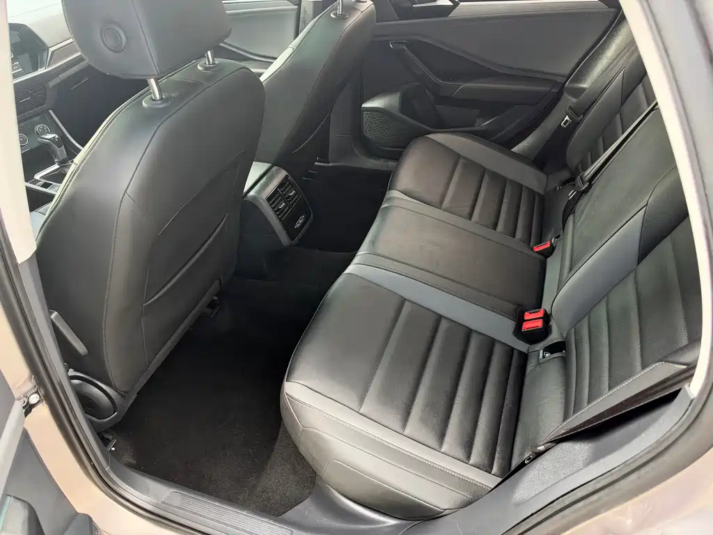 Volkswagen Sagitar — миниатюра 4