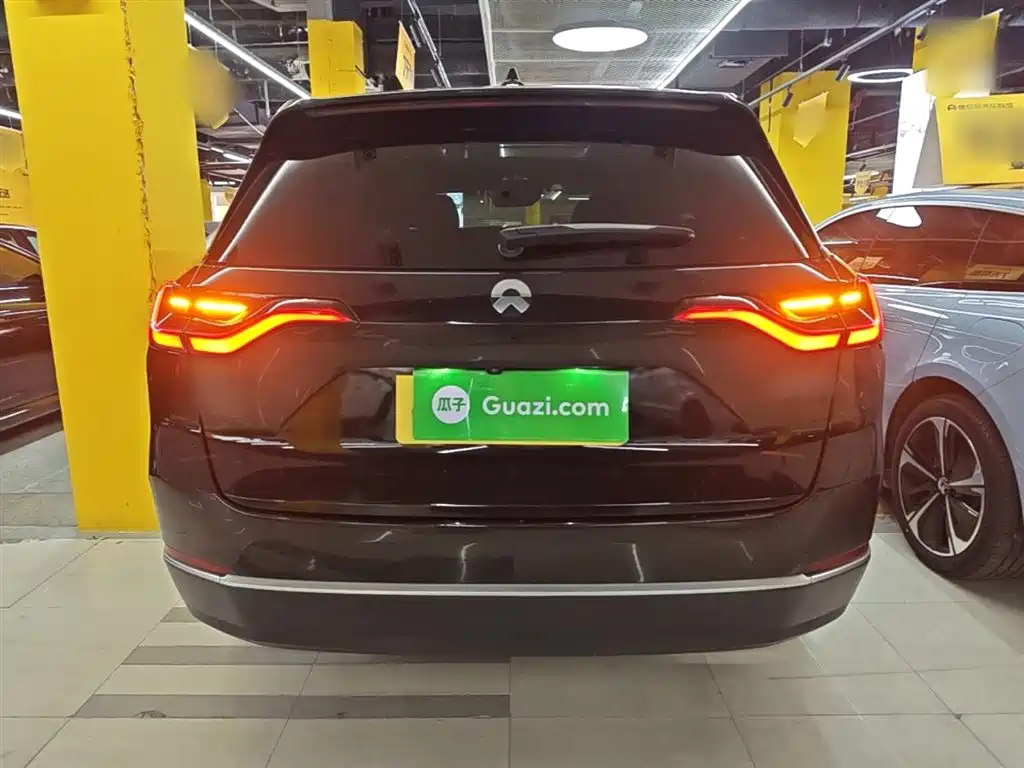 NIO ES8 2020 580KM мест