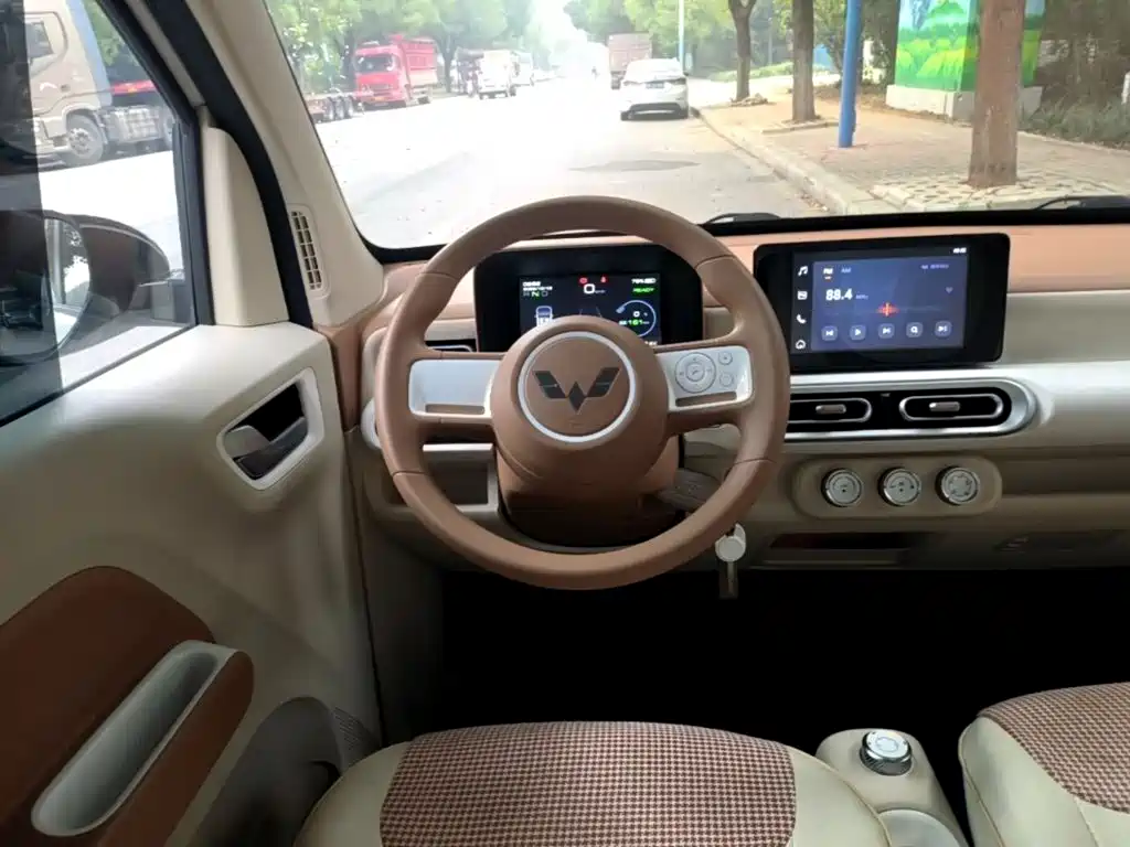 Wuling MINIEV — миниатюра 11