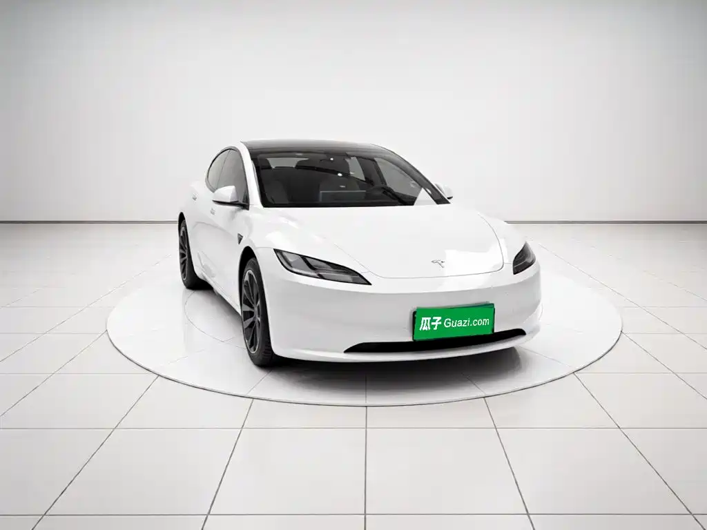 Tesla Model 3 — миниатюра 3