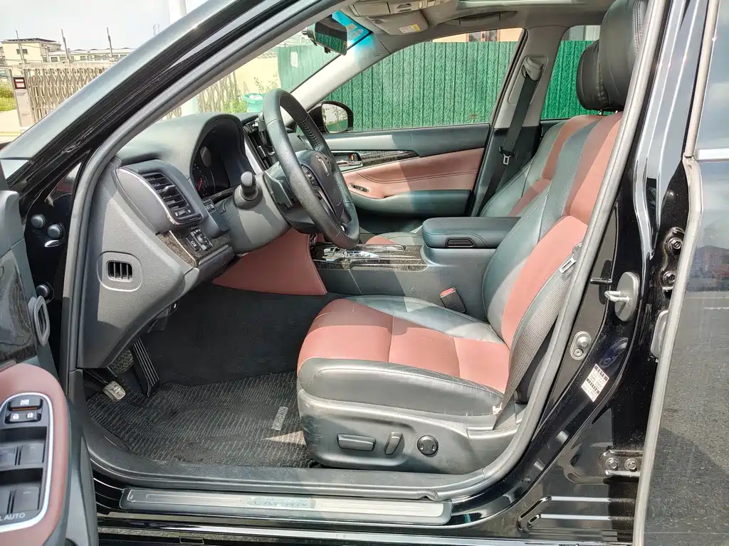 Toyota Crown — миниатюра 7