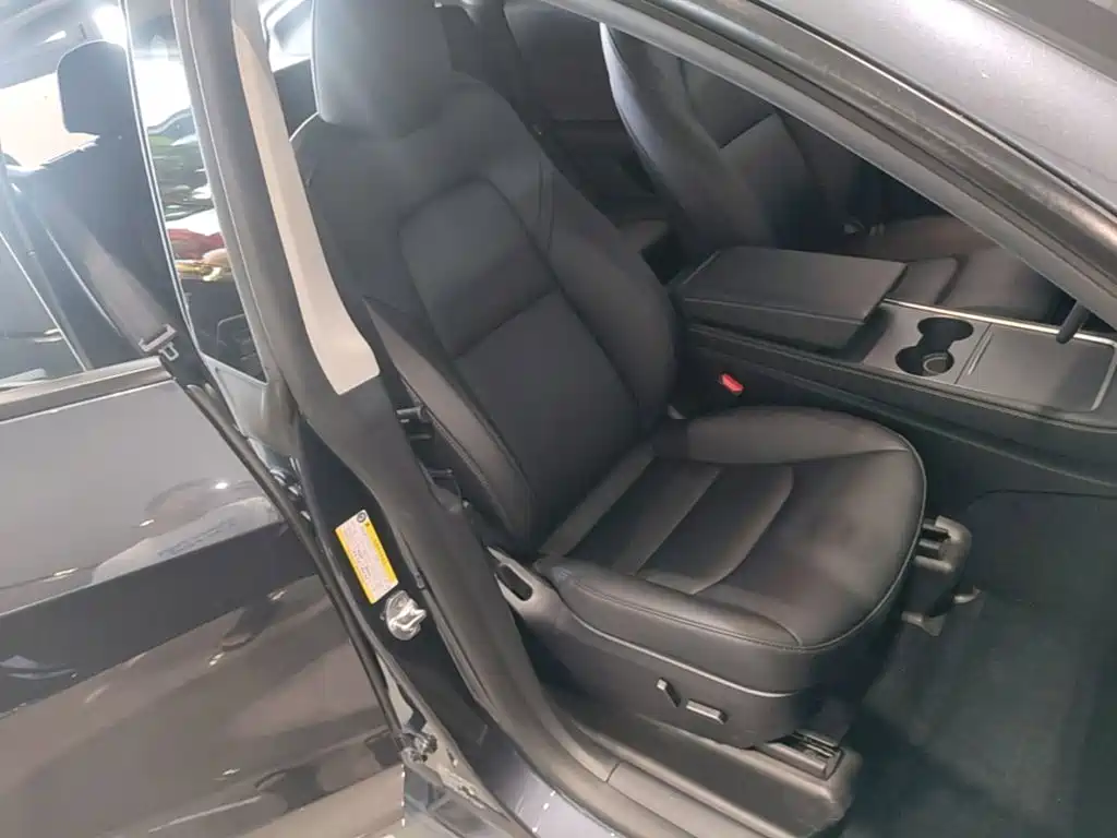 Tesla Model Y — миниатюра 25