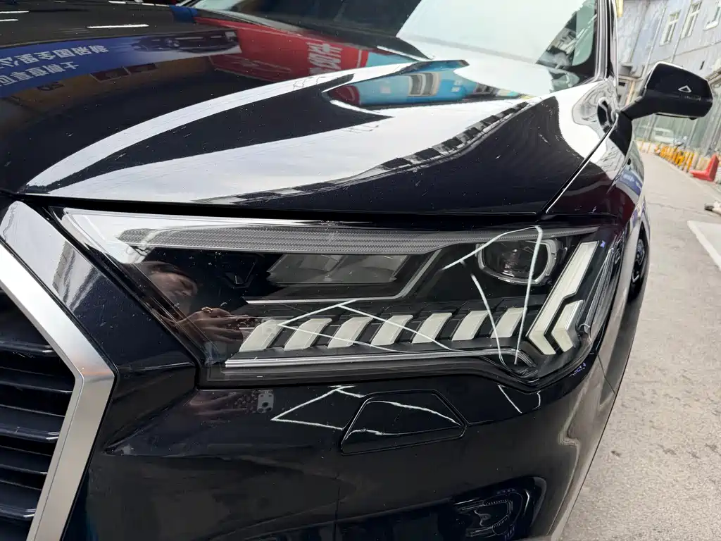 Audi Q7 — миниатюра 4