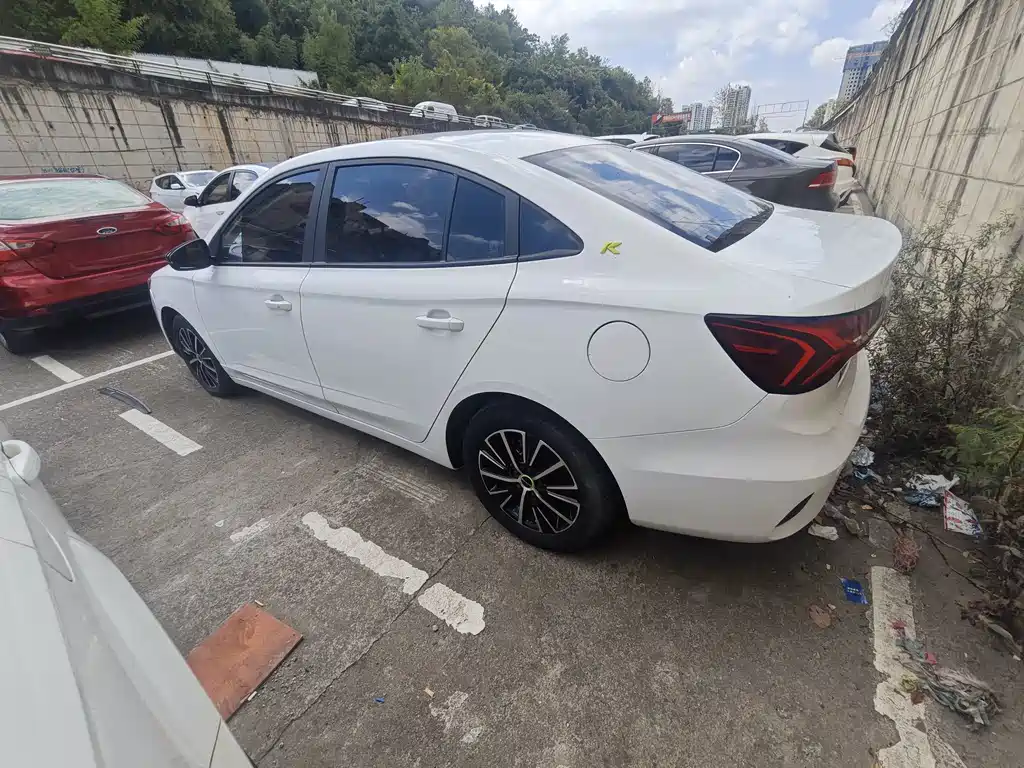 Roewe i5 — миниатюра 8