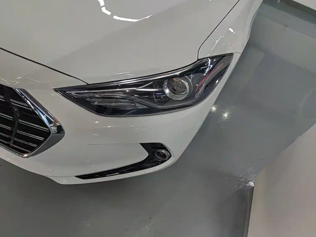 Hyundai Elantra — миниатюра 24